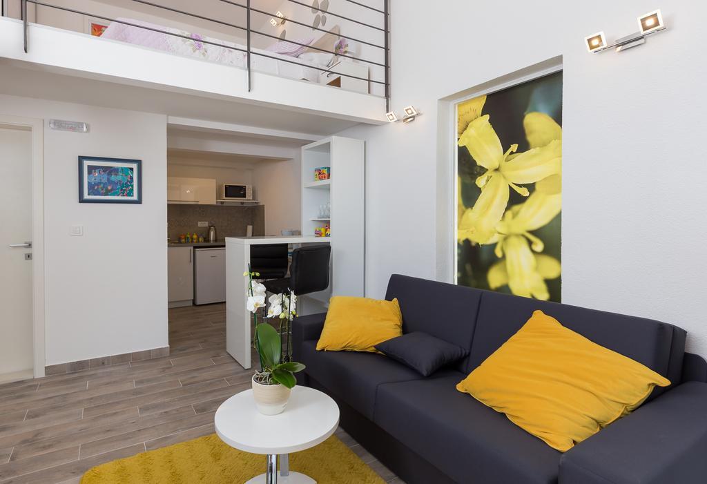 Pomet Apartment